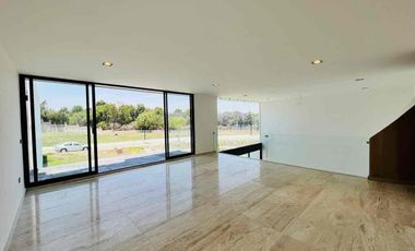 Residencia de lujo en Venta, parque Isla Blanca lomas de Angelopolis.