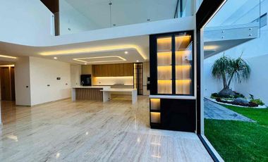 Residencia de lujo en Venta, parque Isla Blanca lomas de Angelopolis.