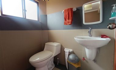 Casa con amplia área verde en el centro de Tarqui, 500m2 de terreno