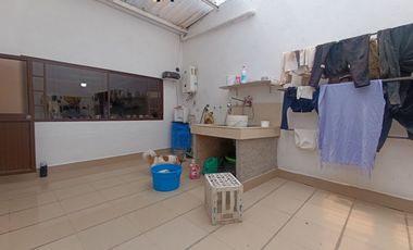 Casa con amplia área verde en el centro de Tarqui, 500m2 de terreno