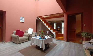 Casa con amplia área verde en el centro de Tarqui, 500m2 de terreno