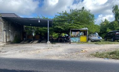 Dijual tanah strategis di kawasan Ungasan. Berada di pinggir jalan utama dengan lingkungan sekitar yang sudah berkembang.