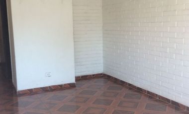 CASA EN PARADERO 7 A CUADRAS DE PAJARITOS Y METRO LAS PARCELAS