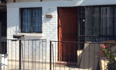 CASA EN PARADERO 7 A CUADRAS DE PAJARITOS Y METRO LAS PARCELAS