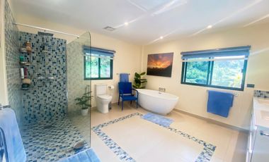 Luxury 15-Bedroom Grand Farmhouse with Swimming Pool — Danao City, Cebu