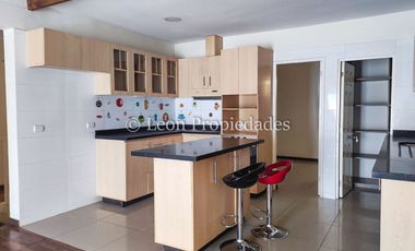 Leon Propiedades vende bonita casa en condominio, sector Miraflores, Curacaví.