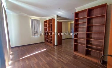 Leon Propiedades vende bonita casa en condominio, sector Miraflores, Curacaví.