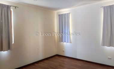 Leon Propiedades vende bonita casa en condominio, sector Miraflores, Curacaví.