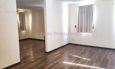 Leon Propiedades vende bonita casa en condominio, sector Miraflores, Curacaví.
