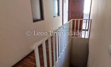 Leon Propiedades vende bonita casa en condominio, sector Miraflores, Curacaví.