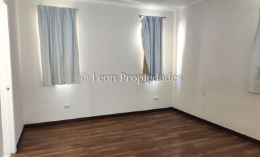 Leon Propiedades vende bonita casa en condominio, sector Miraflores, Curacaví.