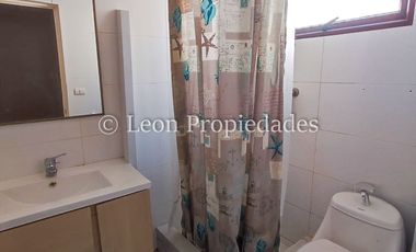 Leon Propiedades vende bonita casa en condominio, sector Miraflores, Curacaví.