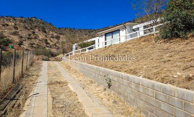 Leon Propiedades vende bonita casa en condominio, sector Miraflores, Curacaví.