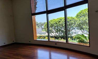 VENDO CASA URB. CASUARINAS CALLE CENTINELAS