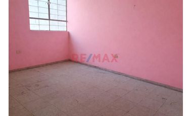 Alquilo Terreno Con Construcción Ubicado En Esquina Av Salvador Lara Y Túpac Amaru En Urb. Huerta Grande 200 M2 Zona Altamente Comercial - S/6,500