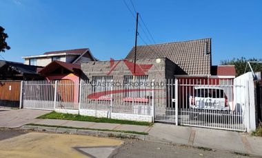 Hermosa Casa de Dos Pisos con 3 Dormitorios, 2 Baños, Sala de Estar, Villa Los Cantartos, Comuna de Quilicura.