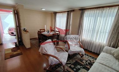 Hermosa Casa de Dos Pisos con 3 Dormitorios, 2 Baños, Sala de Estar, Villa Los Cantartos, Comuna de Quilicura.