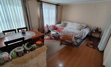Hermosa Casa de Dos Pisos con 3 Dormitorios, 2 Baños, Sala de Estar, Villa Los Cantartos, Comuna de Quilicura.