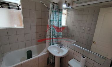 Hermosa Casa de Dos Pisos con 3 Dormitorios, 2 Baños, Sala de Estar, Villa Los Cantartos, Comuna de Quilicura.