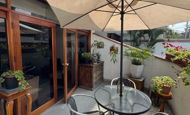Departamento de 184 m² en El Primer Piso con Jardín y Terraza en Valle Hermoso, Santiago de Surco