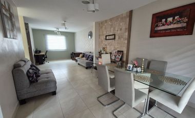 Casa Sin Amoblar en la Urbanización Arboletta,  Vía Salitre,  3 Habitaciones, 3 Baños, Piscina, Parqueo,  Seguridad.