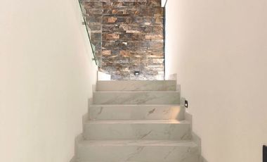 VENTA DE CASA AL NORTE CERRADA FORTEZZA NUEVA