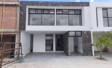 VENTA DE CASA AL NORTE CERRADA FORTEZZA NUEVA