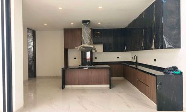 VENTA DE CASA AL NORTE CERRADA FORTEZZA NUEVA