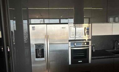 🚩  Rento departamento  AMUEBLADO en la torre Lumier en piso 32 ,León  Gto.

Renta 💲$45,000 c/mtto

Sala
Comedor
2 recamara la principal con  baño completo y vestidor
Terraza
2 cajon de estacionamiento 
🪇
Amenidades:
Recepcion 
Hay gimnasio completo 
Spa con jacuzzis
2 cajones de estacionamiento 
Restaurante 
Rooftop
Alberca

Ubicada   al norte de León Gto,  con ubicación  exclusiva  y vistas panorámicas  de lujo,  cerca  de plaza  mayor y en la zona  dorada  de León Gto