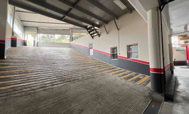 AMPLIA OPORTUNIDAD PARA EMPRESAS DEL SECTOR AUTOMOTRIZ O DE CONSUMO MASIVO EN CUENCA , 4000m2 en Renta