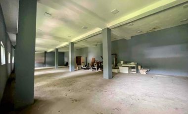 AMPLIA OPORTUNIDAD PARA EMPRESAS DEL SECTOR AUTOMOTRIZ O DE CONSUMO MASIVO EN CUENCA , 4000m2 en Renta