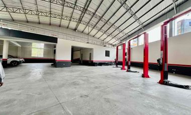 AMPLIA OPORTUNIDAD PARA EMPRESAS DEL SECTOR AUTOMOTRIZ O DE CONSUMO MASIVO EN CUENCA , 4000m2 en Renta