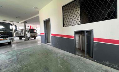 AMPLIA OPORTUNIDAD PARA EMPRESAS DEL SECTOR AUTOMOTRIZ O DE CONSUMO MASIVO EN CUENCA , 4000m2 en Renta