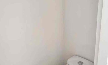 🚩Rento  casa   en frac. Cerrada en calle  Avila Camacho, entre   av  Guanajuato e  HIlario  medina   Leon gto.

Renta $ 14,000  con mtto

Nueva la  casa 🚩

Cochera para  1  auto  
Sala 
Comedor 
Cocina integral  
Área   de lavado  
Medio baño 
Plata alta 
2  recamaras  con closet y baño  comoleto con cancel de vidrio  templado 

Cisterna 
Tanque  estacionario 
Tinaco 

Cerca   plaza   obelisco
Conalep