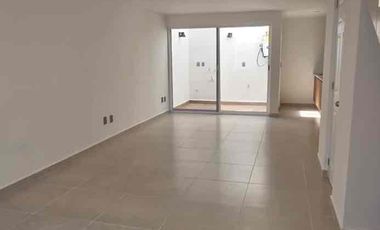 🚩Rento  casa   en frac. Cerrada en calle  Avila Camacho, entre   av  Guanajuato e  HIlario  medina   Leon gto.

Renta $ 14,000  con mtto

Nueva la  casa 🚩

Cochera para  1  auto  
Sala 
Comedor 
Cocina integral  
Área   de lavado  
Medio baño 
Plata alta 
2  recamaras  con closet y baño  comoleto con cancel de vidrio  templado 

Cisterna 
Tanque  estacionario 
Tinaco 

Cerca   plaza   obelisco
Conalep