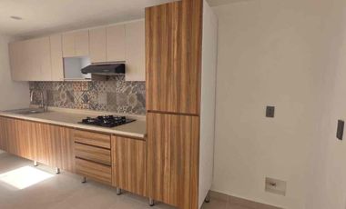 🚩Rento  casa   en frac. Cerrada en calle  Avila Camacho, entre   av  Guanajuato e  HIlario  medina   Leon gto.

Renta $ 14,000  con mtto

Nueva la  casa 🚩

Cochera para  1  auto  
Sala 
Comedor 
Cocina integral  
Área   de lavado  
Medio baño 
Plata alta 
2  recamaras  con closet y baño  comoleto con cancel de vidrio  templado 

Cisterna 
Tanque  estacionario 
Tinaco 

Cerca   plaza   obelisco
Conalep