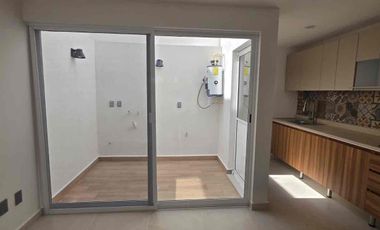 🚩Rento  casa   en frac. Cerrada en calle  Avila Camacho, entre   av  Guanajuato e  HIlario  medina   Leon gto.

Renta $ 14,000  con mtto

Nueva la  casa 🚩

Cochera para  1  auto  
Sala 
Comedor 
Cocina integral  
Área   de lavado  
Medio baño 
Plata alta 
2  recamaras  con closet y baño  comoleto con cancel de vidrio  templado 

Cisterna 
Tanque  estacionario 
Tinaco 

Cerca   plaza   obelisco
Conalep