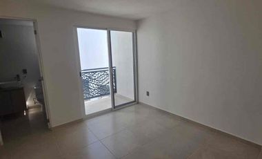 🚩Rento  casa   en frac. Cerrada en calle  Avila Camacho, entre   av  Guanajuato e  HIlario  medina   Leon gto.

Renta $ 14,000  con mtto

Nueva la  casa 🚩

Cochera para  1  auto  
Sala 
Comedor 
Cocina integral  
Área   de lavado  
Medio baño 
Plata alta 
2  recamaras  con closet y baño  comoleto con cancel de vidrio  templado 

Cisterna 
Tanque  estacionario 
Tinaco 

Cerca   plaza   obelisco
Conalep