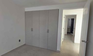 🚩Rento  casa   en frac. Cerrada en calle  Avila Camacho, entre   av  Guanajuato e  HIlario  medina   Leon gto.

Renta $ 14,000  con mtto

Nueva la  casa 🚩

Cochera para  1  auto  
Sala 
Comedor 
Cocina integral  
Área   de lavado  
Medio baño 
Plata alta 
2  recamaras  con closet y baño  comoleto con cancel de vidrio  templado 

Cisterna 
Tanque  estacionario 
Tinaco 

Cerca   plaza   obelisco
Conalep