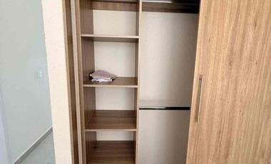 🚩RENTO Departamento   AMUEBLADO en Cluster privado, Veñedos II Carmenere 226, amueblado

Renta  $7800  con mtto 

Sala, cocina y comedor 
2 recamara  con closets 
Área  de lavado 
1 balo completo  con cancel 
Lavadora  y secadora 

Incluye:
- agua (tope $250 x mes)
- ⁠Luz (tope $250 x bimestre)
- ⁠Internet 
- ⁠mantenimiento 
- ⁠acceso controlado (app ADV Residencial)

1 depósito en garantía

El perfil que buscamos

- no extranjeros
- ⁠de preferencia pareja sin hijos (deseable)
- ⁠personas solteras
- ⁠no estudiantes
- sin mascotas (deseable)