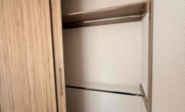 🚩RENTO Departamento   AMUEBLADO en Cluster privado, Veñedos II Carmenere 226, amueblado

Renta  $7800  con mtto 

Sala, cocina y comedor 
2 recamara  con closets 
Área  de lavado 
1 balo completo  con cancel 
Lavadora  y secadora 

Incluye:
- agua (tope $250 x mes)
- ⁠Luz (tope $250 x bimestre)
- ⁠Internet 
- ⁠mantenimiento 
- ⁠acceso controlado (app ADV Residencial)

1 depósito en garantía

El perfil que buscamos

- no extranjeros
- ⁠de preferencia pareja sin hijos (deseable)
- ⁠personas solteras
- ⁠no estudiantes
- sin mascotas (deseable)