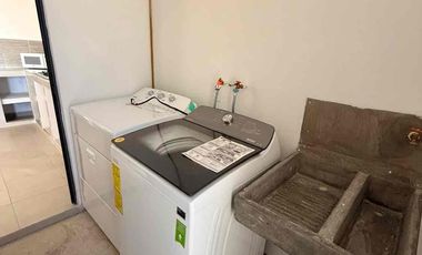 🚩RENTO Departamento   AMUEBLADO en Cluster privado, Veñedos II Carmenere 226, amueblado

Renta  $7800  con mtto 

Sala, cocina y comedor 
2 recamara  con closets 
Área  de lavado 
1 balo completo  con cancel 
Lavadora  y secadora 

Incluye:
- agua (tope $250 x mes)
- ⁠Luz (tope $250 x bimestre)
- ⁠Internet 
- ⁠mantenimiento 
- ⁠acceso controlado (app ADV Residencial)

1 depósito en garantía

El perfil que buscamos

- no extranjeros
- ⁠de preferencia pareja sin hijos (deseable)
- ⁠personas solteras
- ⁠no estudiantes
- sin mascotas (deseable)