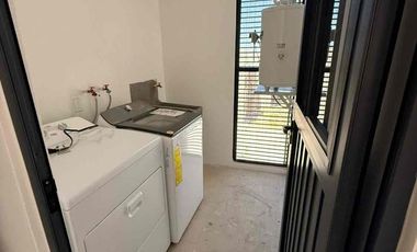 🚩RENTO Departamento   AMUEBLADO en Cluster privado, Veñedos II Carmenere 226, amueblado

Renta  $7800  con mtto 

Sala, cocina y comedor 
2 recamara  con closets 
Área  de lavado 
1 balo completo  con cancel 
Lavadora  y secadora 

Incluye:
- agua (tope $250 x mes)
- ⁠Luz (tope $250 x bimestre)
- ⁠Internet 
- ⁠mantenimiento 
- ⁠acceso controlado (app ADV Residencial)

1 depósito en garantía

El perfil que buscamos

- no extranjeros
- ⁠de preferencia pareja sin hijos (deseable)
- ⁠personas solteras
- ⁠no estudiantes
- sin mascotas (deseable)