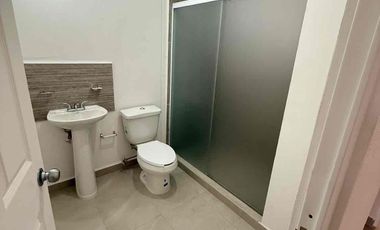 🚩RENTO Departamento   AMUEBLADO en Cluster privado, Veñedos II Carmenere 226, amueblado

Renta  $7800  con mtto 

Sala, cocina y comedor 
2 recamara  con closets 
Área  de lavado 
1 balo completo  con cancel 
Lavadora  y secadora 

Incluye:
- agua (tope $250 x mes)
- ⁠Luz (tope $250 x bimestre)
- ⁠Internet 
- ⁠mantenimiento 
- ⁠acceso controlado (app ADV Residencial)

1 depósito en garantía

El perfil que buscamos

- no extranjeros
- ⁠de preferencia pareja sin hijos (deseable)
- ⁠personas solteras
- ⁠no estudiantes
- sin mascotas (deseable)