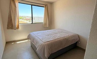 🚩RENTO Departamento   AMUEBLADO en Cluster privado, Veñedos II Carmenere 226, amueblado

Renta  $7800  con mtto 

Sala, cocina y comedor 
2 recamara  con closets 
Área  de lavado 
1 balo completo  con cancel 
Lavadora  y secadora 

Incluye:
- agua (tope $250 x mes)
- ⁠Luz (tope $250 x bimestre)
- ⁠Internet 
- ⁠mantenimiento 
- ⁠acceso controlado (app ADV Residencial)

1 depósito en garantía

El perfil que buscamos

- no extranjeros
- ⁠de preferencia pareja sin hijos (deseable)
- ⁠personas solteras
- ⁠no estudiantes
- sin mascotas (deseable)