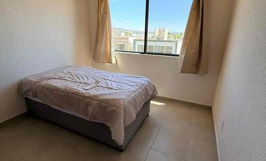 🚩RENTO Departamento   AMUEBLADO en Cluster privado, Veñedos II Carmenere 226, amueblado

Renta  $7800  con mtto 

Sala, cocina y comedor 
2 recamara  con closets 
Área  de lavado 
1 balo completo  con cancel 
Lavadora  y secadora 

Incluye:
- agua (tope $250 x mes)
- ⁠Luz (tope $250 x bimestre)
- ⁠Internet 
- ⁠mantenimiento 
- ⁠acceso controlado (app ADV Residencial)

1 depósito en garantía

El perfil que buscamos

- no extranjeros
- ⁠de preferencia pareja sin hijos (deseable)
- ⁠personas solteras
- ⁠no estudiantes
- sin mascotas (deseable)