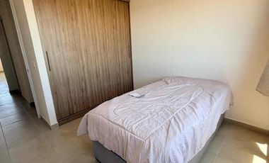 🚩RENTO Departamento   AMUEBLADO en Cluster privado, Veñedos II Carmenere 226, amueblado

Renta  $7800  con mtto 

Sala, cocina y comedor 
2 recamara  con closets 
Área  de lavado 
1 balo completo  con cancel 
Lavadora  y secadora 

Incluye:
- agua (tope $250 x mes)
- ⁠Luz (tope $250 x bimestre)
- ⁠Internet 
- ⁠mantenimiento 
- ⁠acceso controlado (app ADV Residencial)

1 depósito en garantía

El perfil que buscamos

- no extranjeros
- ⁠de preferencia pareja sin hijos (deseable)
- ⁠personas solteras
- ⁠no estudiantes
- sin mascotas (deseable)