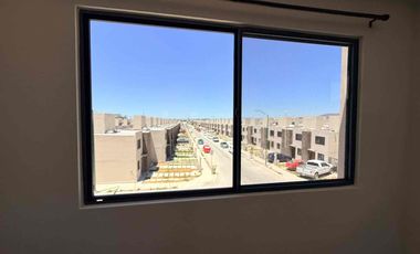 🚩RENTO Departamento   AMUEBLADO en Cluster privado, Veñedos II Carmenere 226, amueblado

Renta  $7800  con mtto 

Sala, cocina y comedor 
2 recamara  con closets 
Área  de lavado 
1 balo completo  con cancel 
Lavadora  y secadora 

Incluye:
- agua (tope $250 x mes)
- ⁠Luz (tope $250 x bimestre)
- ⁠Internet 
- ⁠mantenimiento 
- ⁠acceso controlado (app ADV Residencial)

1 depósito en garantía

El perfil que buscamos

- no extranjeros
- ⁠de preferencia pareja sin hijos (deseable)
- ⁠personas solteras
- ⁠no estudiantes
- sin mascotas (deseable)