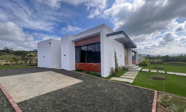 casa de estreno sector llanos Portoviejo