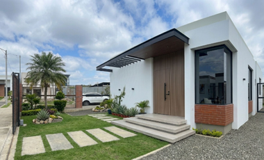 casa de estreno sector llanos Portoviejo